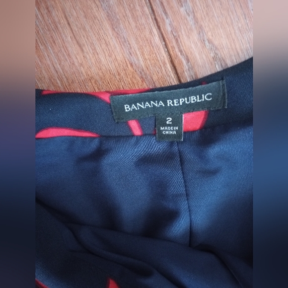 Banana Republic Navy Red Floral skirt size 2 - Picture 4 of 6